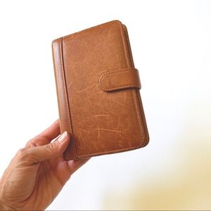 Wilson’s Leather handheld binder wallet